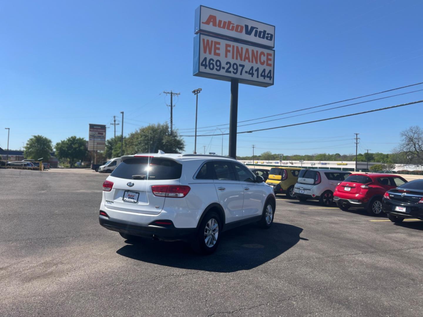 2016 WHITE Kia Sorento LX 2WD (5XYPG4A37GG) with an 2.4L L4 DOHC 16V engine, 6-Speed Automatic transmission, located at 420 I-35E, Lancaster, TX, 75146, (469) 297-4144, 32.593929, -96.823685 - Photo#7